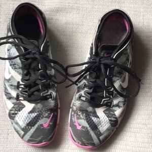 Women’s Nike shoes size 6.5